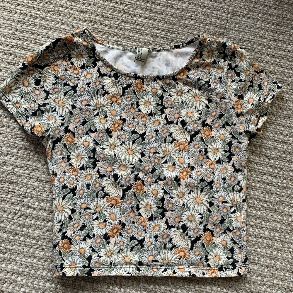 Forever 21 stretch daisy tee